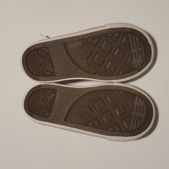 Classic Converse All Star, red and white, toddler size 9 - Picture 3 of 4